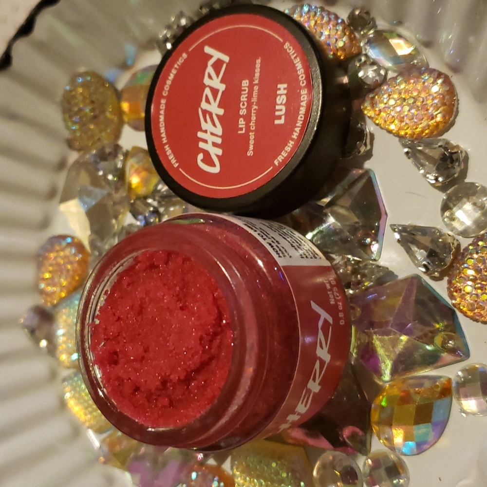 🧚‍♀️CHERRY Lush USA Lip Scrub NWT - Picture 4 of 4